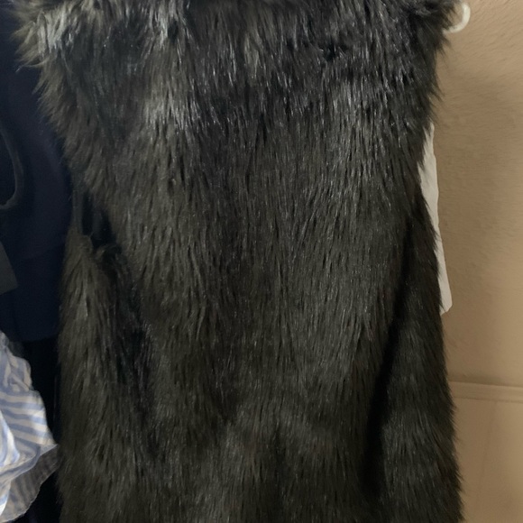 Club Monaco small faux fur vest - Picture 5 of 5
